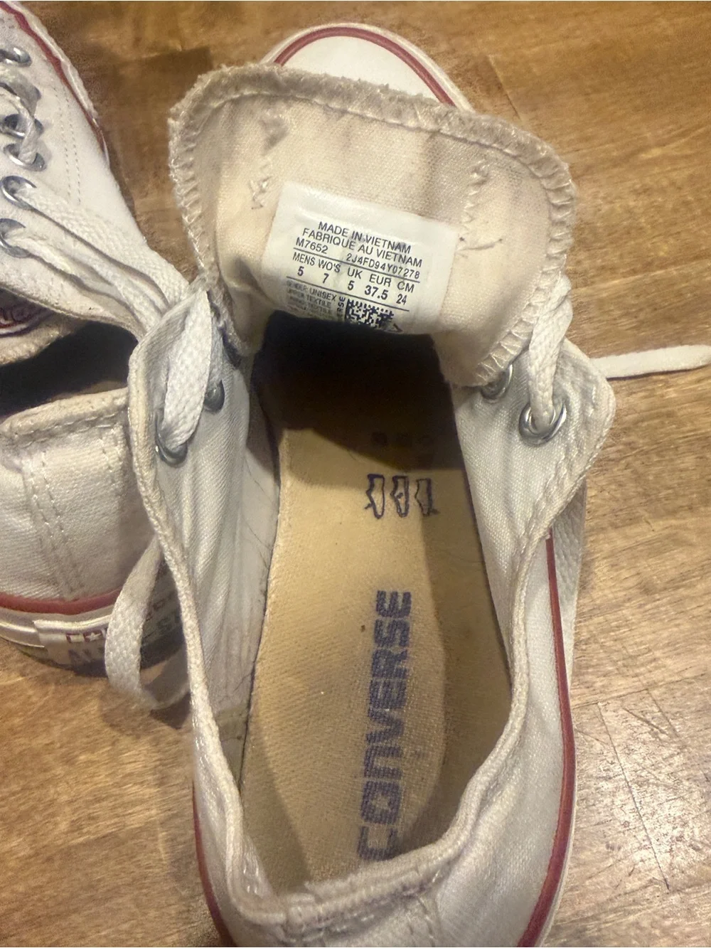 Converse' Low Top Canvas Sneakers size 7